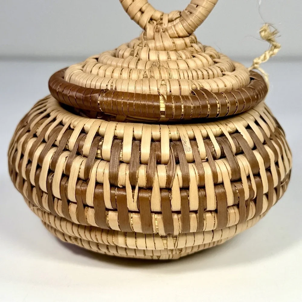 Vintage Handwoven Coiled Lidded Basket Natural Fiber Grass Loop Handle 5.5